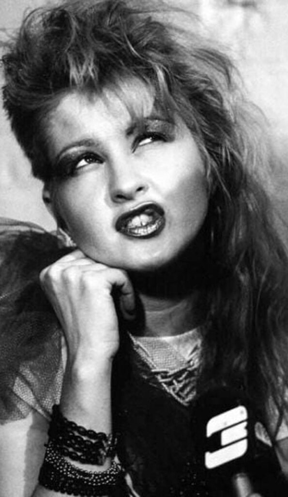 Cyndi Lauper: A cantora pop mais alternativa dos anos 80!