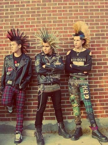 Punk Rock e Estilo: Como a Cultura Punk Influenciou a Moda!